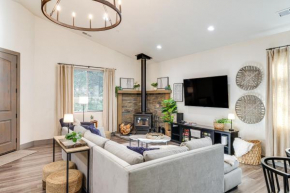 Picturesque Sonora Escape with Patio and Game Room!